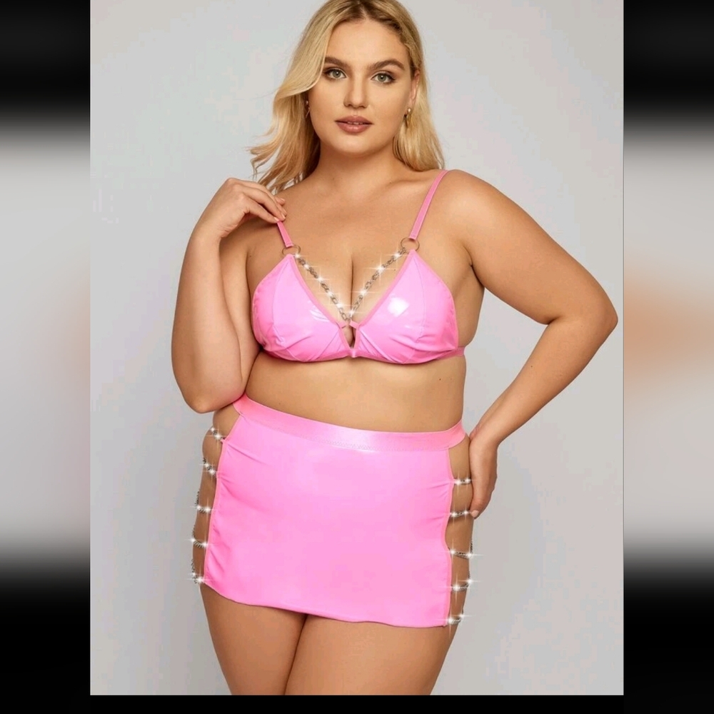 Pretty in pink chain detail lingerie